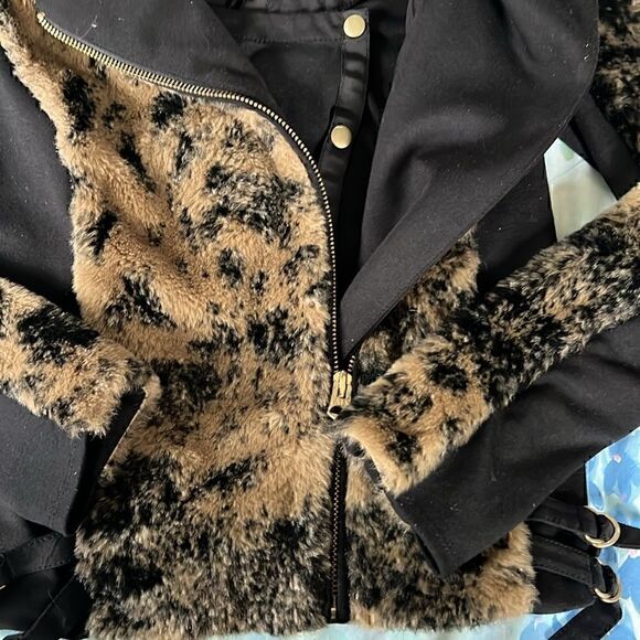 Armani Exchange A|X Faux Fur Jacket/Vest - S (Two Pieces). - Picture 3 of 16